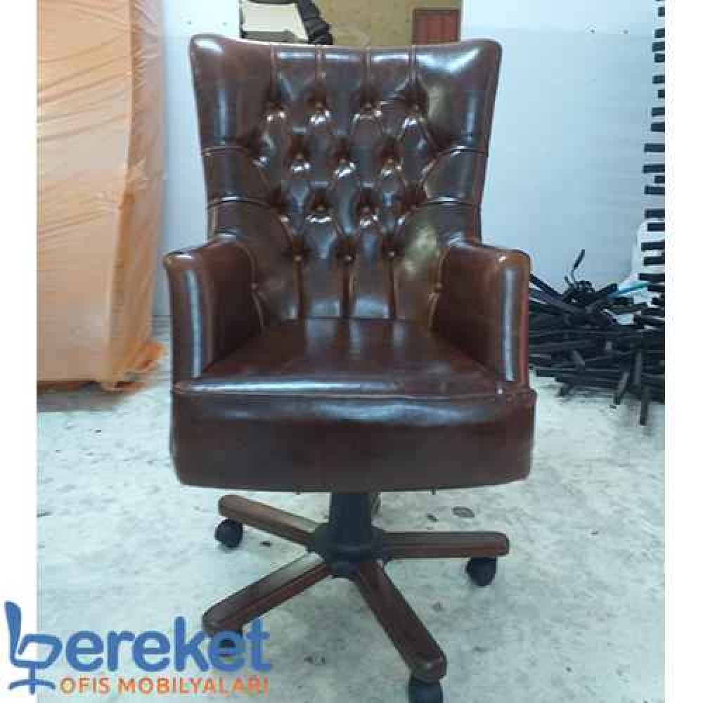 كرسي تنفيذي مبطن بالخشب